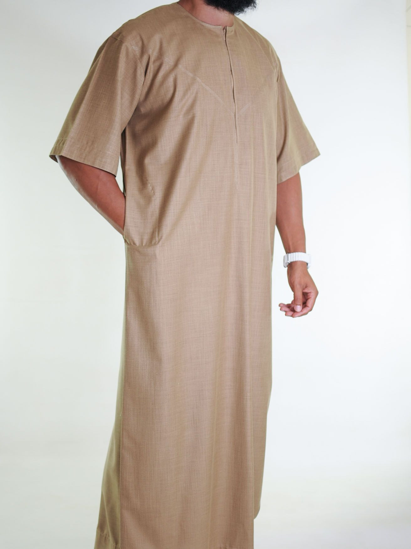 Qamis emirati en lin manches courtes beige foncé