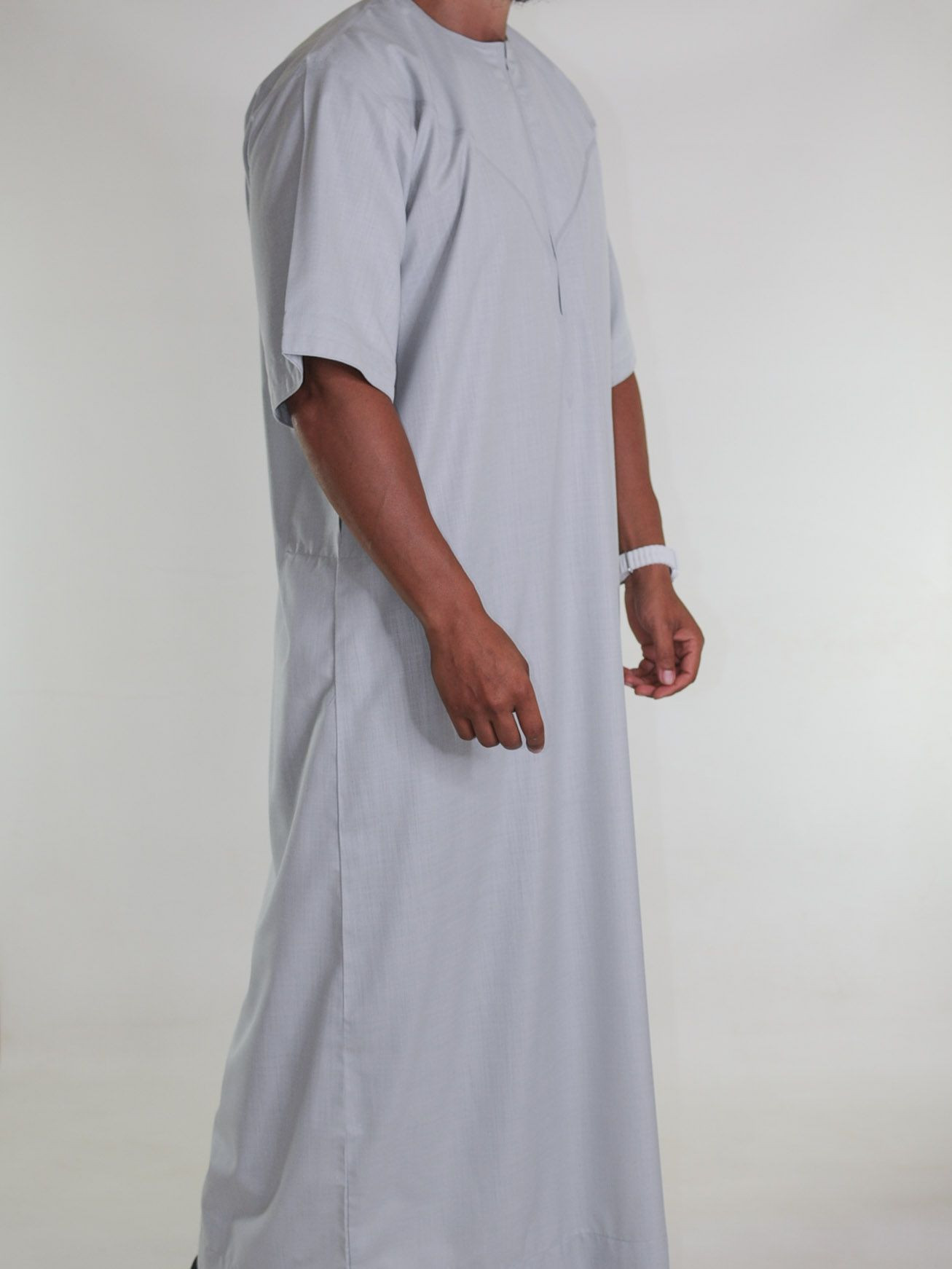 Qamis emirati en lin manches courtes gris clair