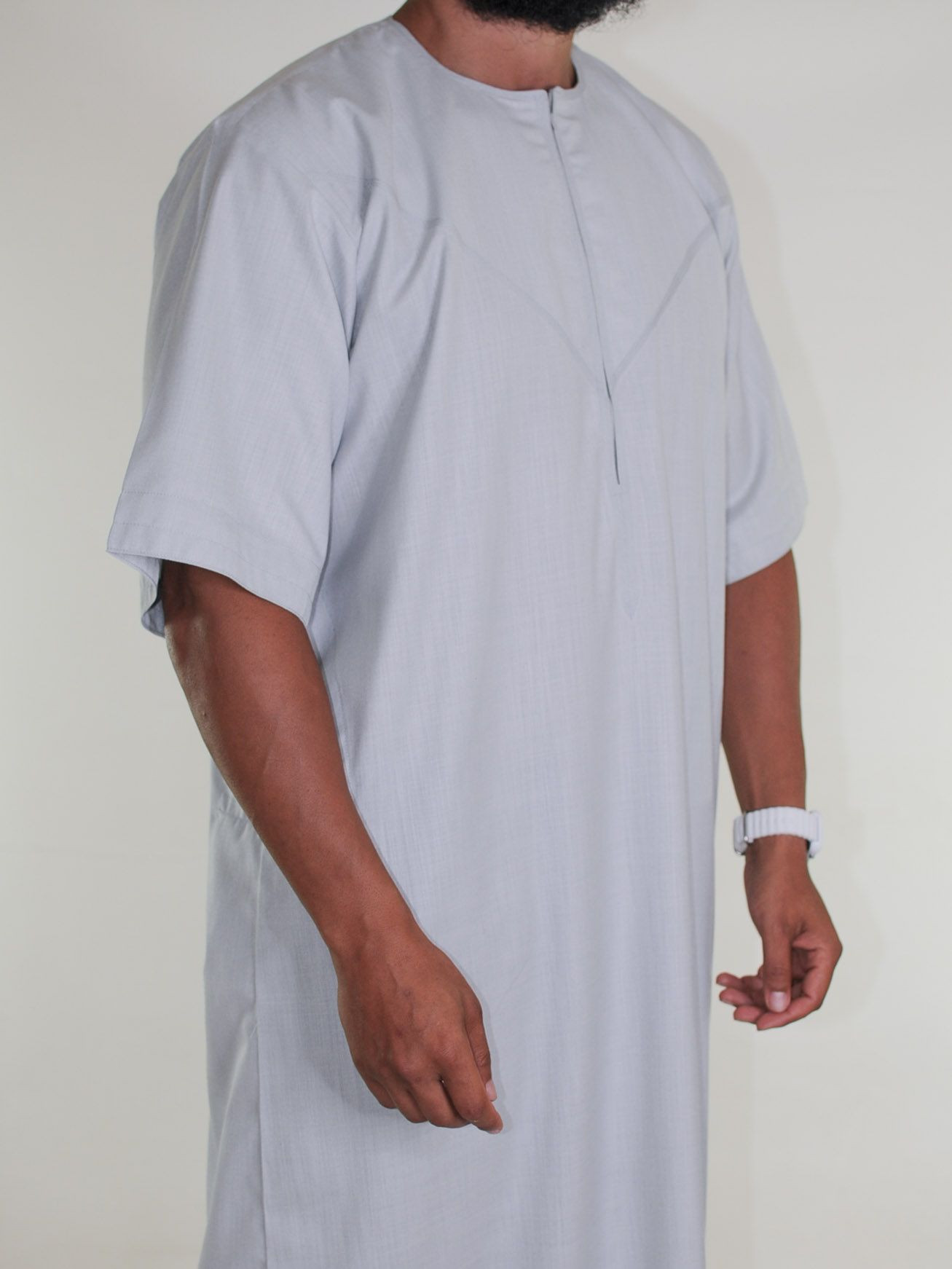 Qamis emirati en lin manches courtes gris clair