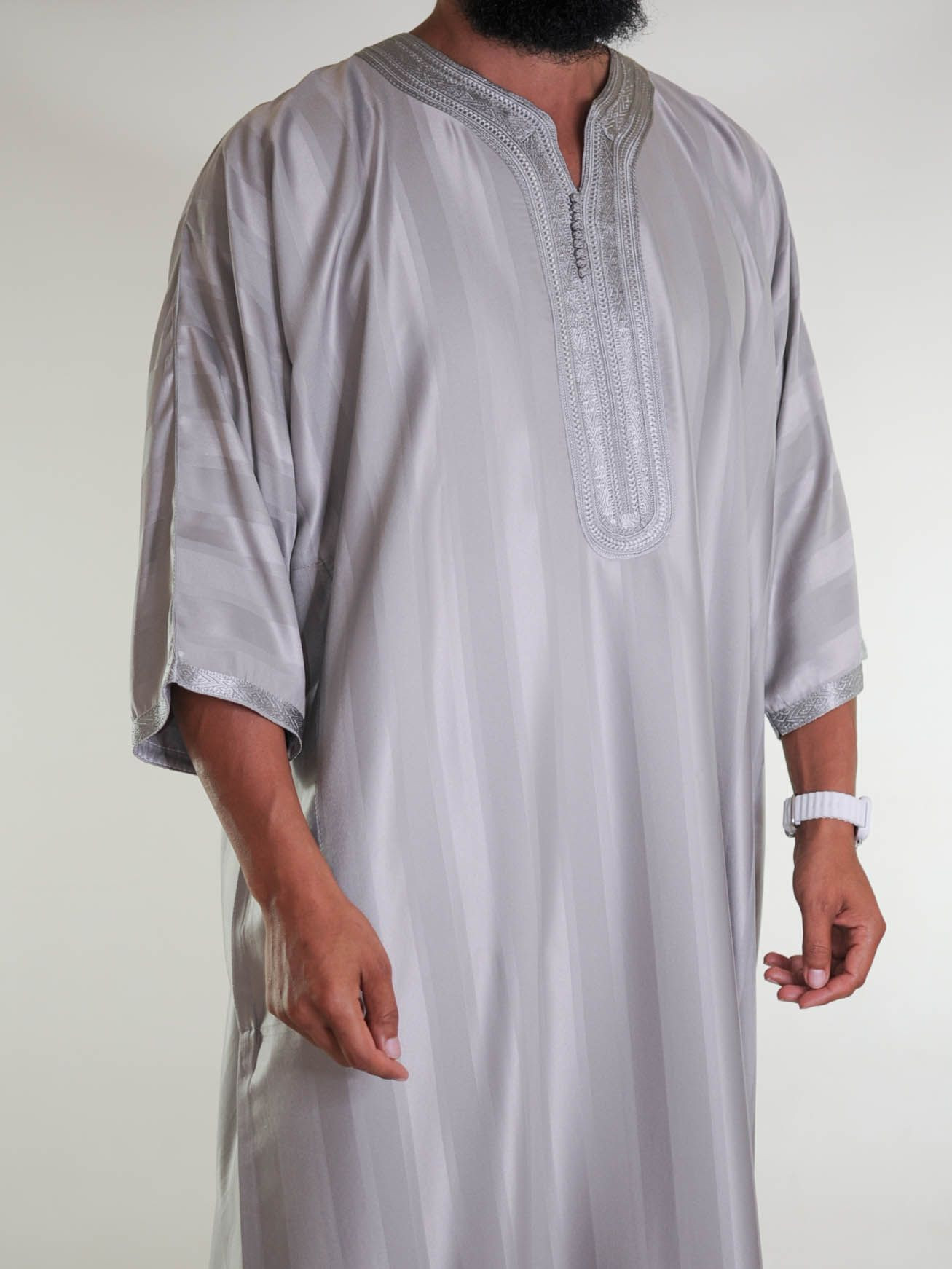 Gandoura marocaine jawhara - gris taupe / Broderie ton sur ton