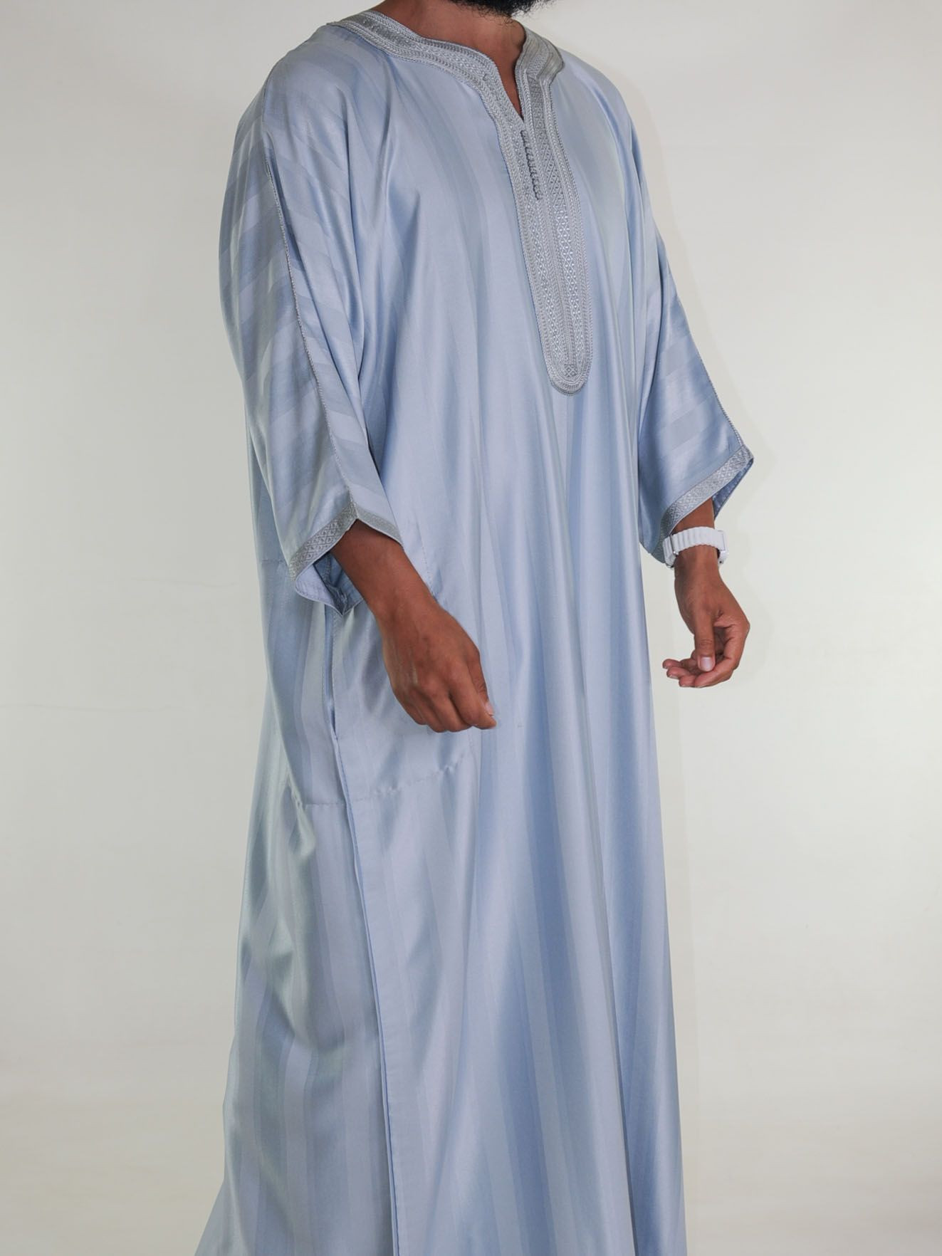 Gandoura marocaine jawhara - gris clair / Broderie ton sur ton