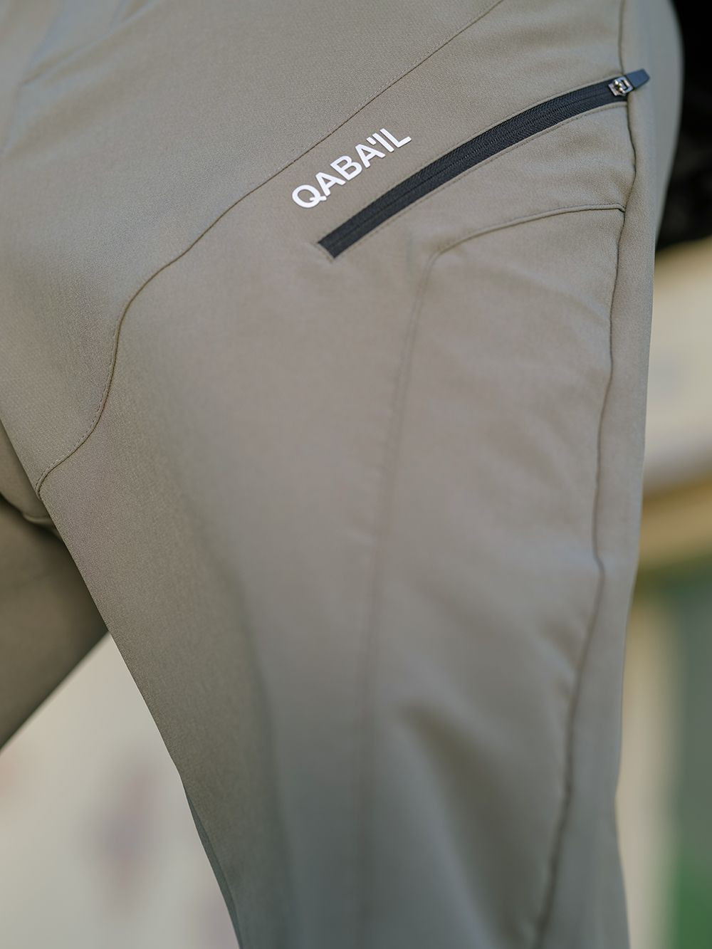 Qamis Long Eminence - Noir broderie Doré - Qabail