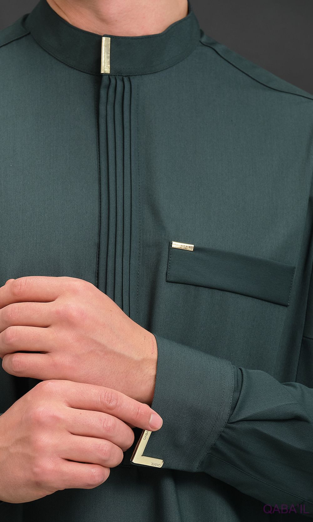 Qamis Long Eminence - Noir broderie Doré - Qabail